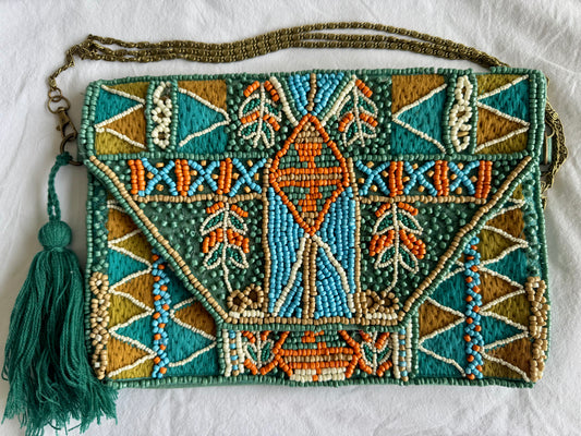 Clutch bordada en mostacillas  - turquesa & naranja